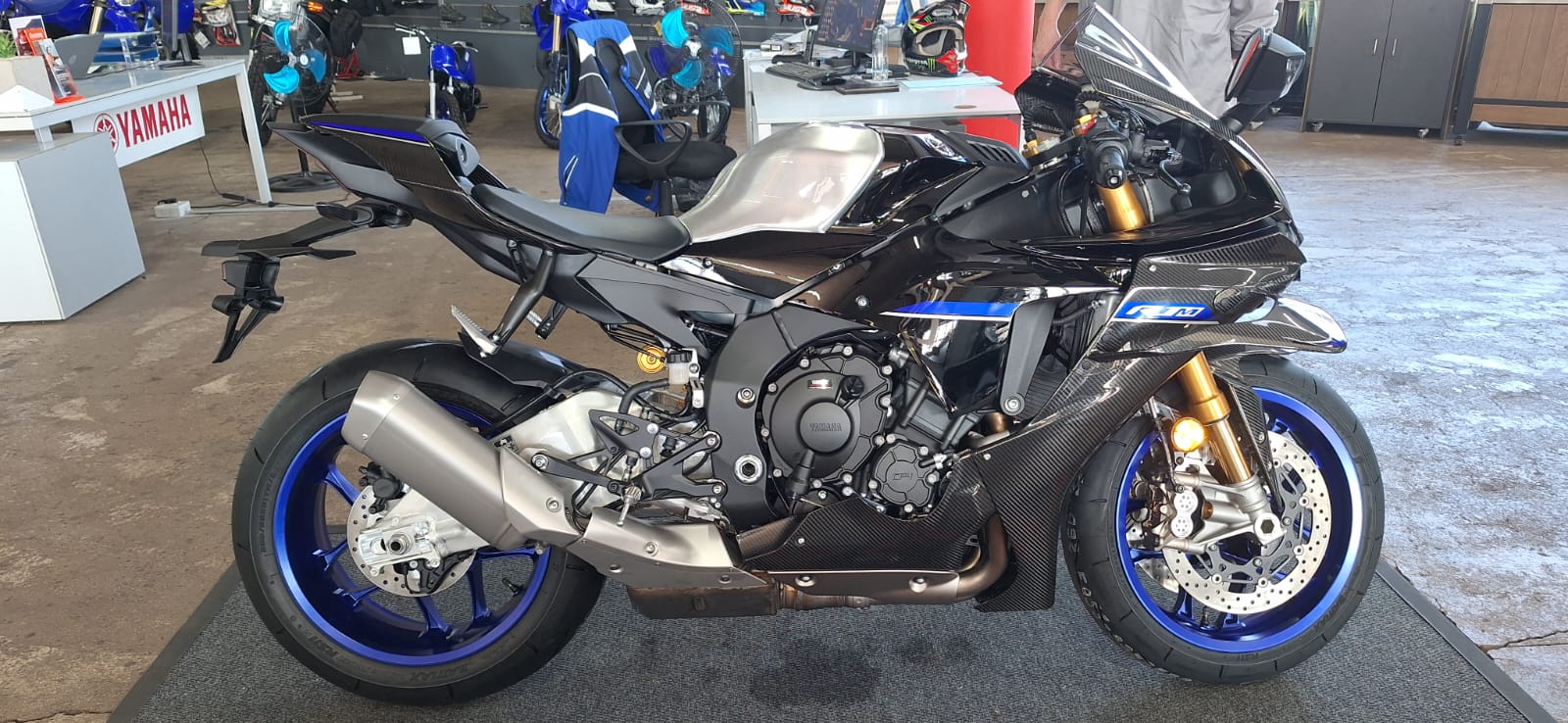 Yamaha R1M