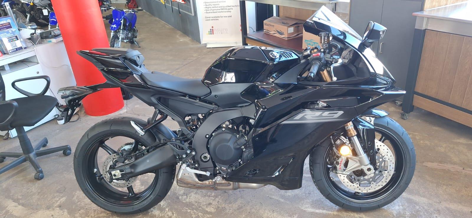 Yamaha R9